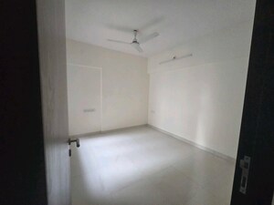 Room in 2 BHK Apartment at Lokhandwala Complex, Andheri West – for Rent