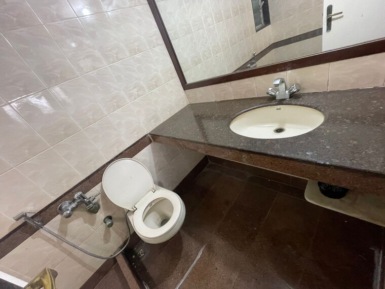 Bathroom, palms-chs-chembur 2 Bedroom 1000 Sq.Ft. Apartment In Chembur Mumbai 9219792