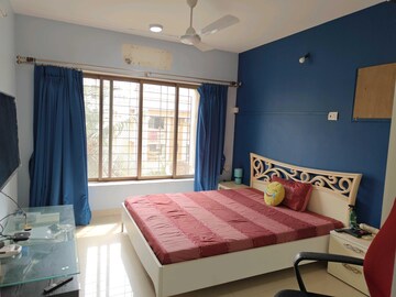 Bedroom in 2 BHK Apartment at Renaisance Towers, Andheri West – for Rent