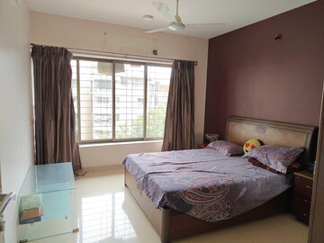 Bedroom in 2 BHK Apartment at Renaisance Towers, Andheri West – for Rent
