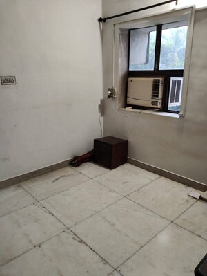 2 BHK Apartment For Rent in Vile Parle West