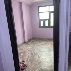 Room in 1.5 BHK Builder Floor at New Ashok Nagar – for Rent