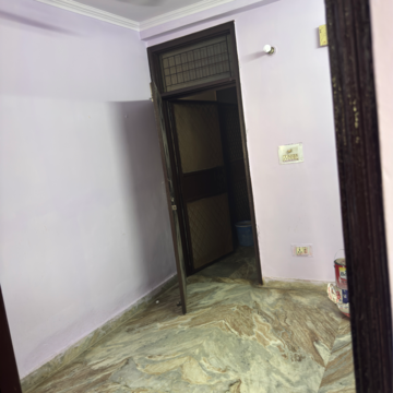Room in 1.5 BHK Builder Floor at New Ashok Nagar – for Rent