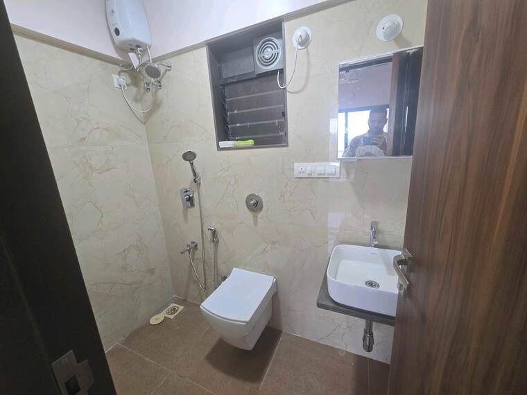 Bathroom, chaitanya-chs-andheri 2 Bedroom 720 Sq.Ft. Apartment In Andheri West Mumbai 9219813
