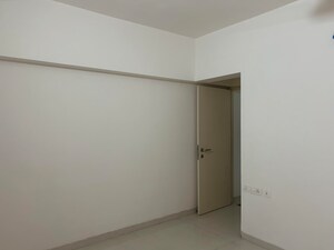 Room in 2 BHK Apartment at Amboli – for Rent