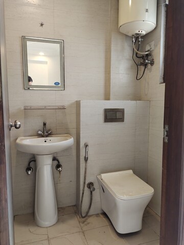 Bathroom in 3 BHK Builder Floor at Palm Residency Chhatarpur, Chattarpur – for Rent
