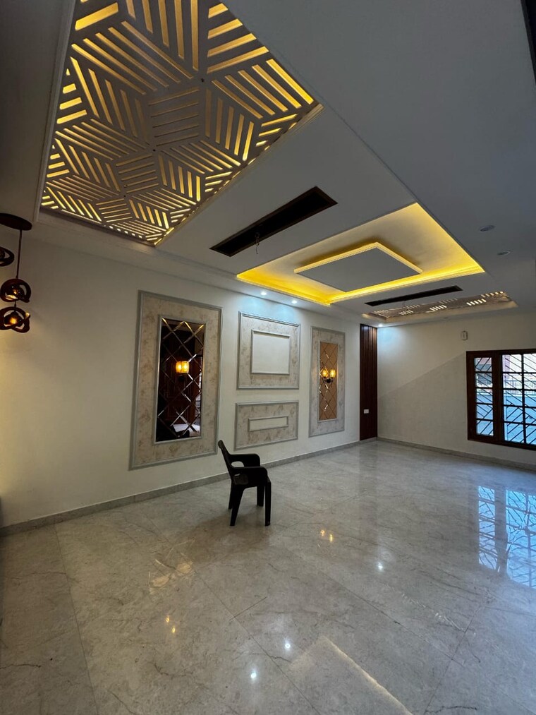 Room, greater mohali 4 Bedroom 140 Sq.Yd. Apartment In Greater Mohali Mohali 9219858