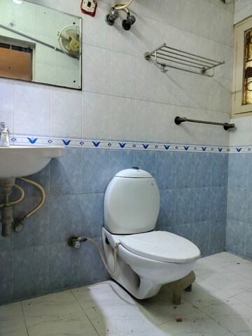 Bathroom in 2.5 BHK Apartment at Sarita Vihar Pocket-C RWA, Sarita Vihar – for Rent