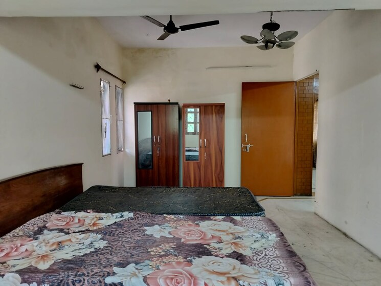 Bedroom, sarita vihar 3 Bedroom 1400 Sq.Ft. Apartment In Sarita Vihar Delhi 9219865