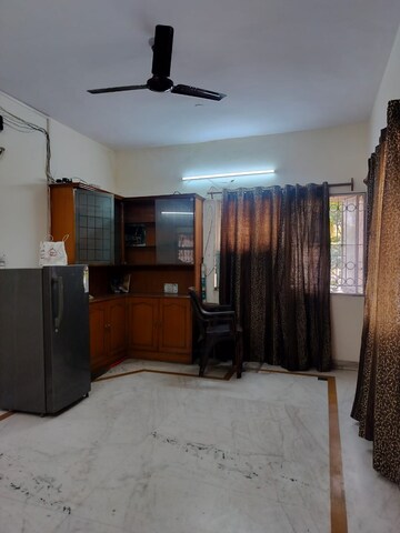 Room in 3 BHK Apartment at Sarita Vihar – for Rent