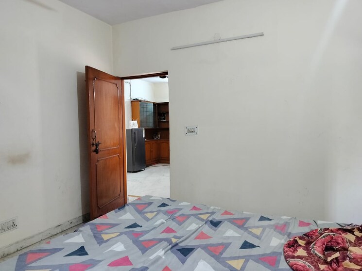 Bedroom, sarita vihar 3 Bedroom 1400 Sq.Ft. Apartment In Sarita Vihar Delhi 9219865