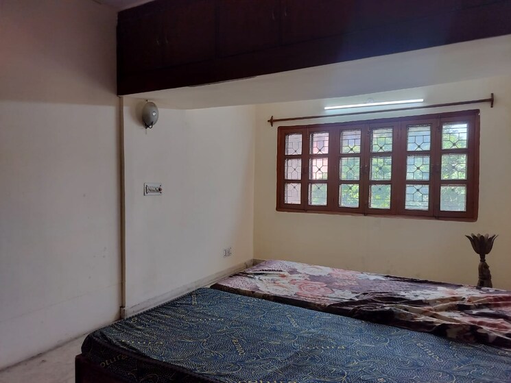 Bedroom, sarita vihar 3 Bedroom 1400 Sq.Ft. Apartment In Sarita Vihar Delhi 9219865