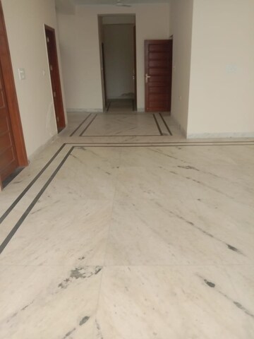 Room in 2 BHK Apartment at SS Southend Floors, South City 2 – for Rent