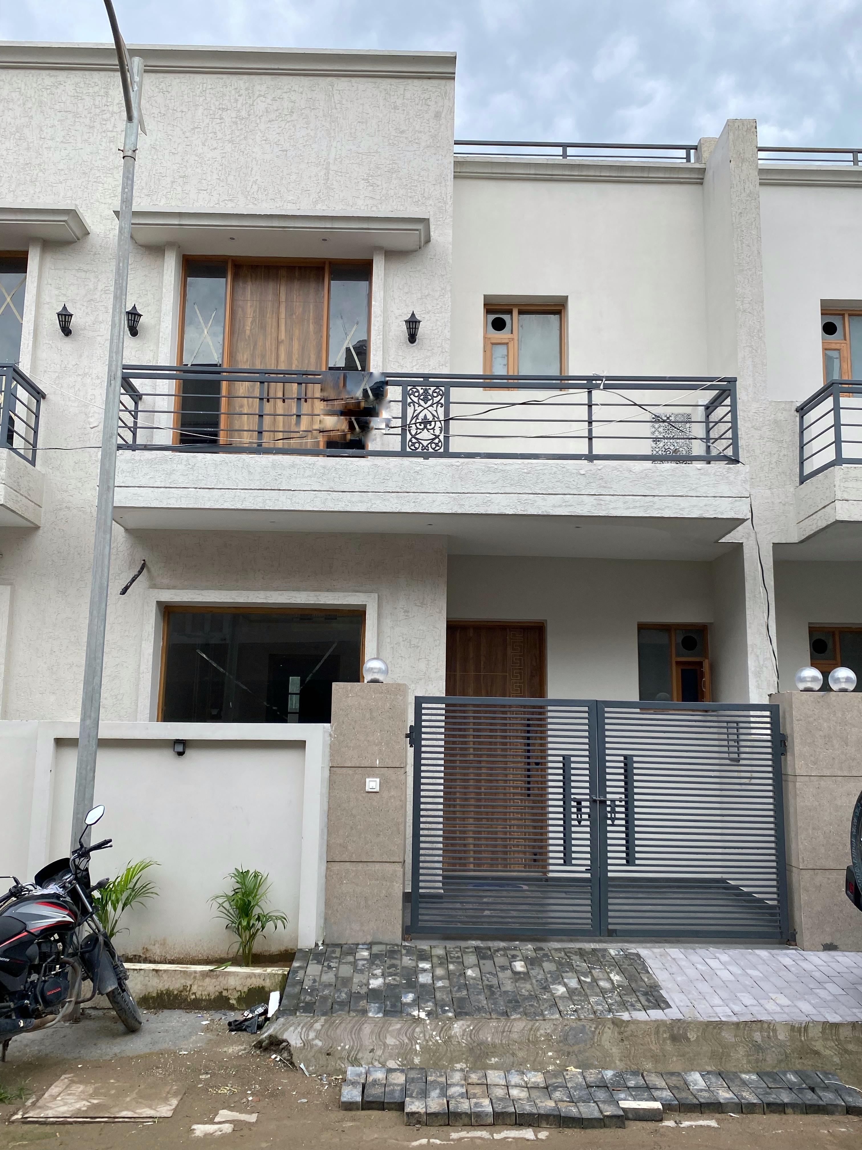 3.5 BHK + Pooja Room Villa For Sale in D R Estate