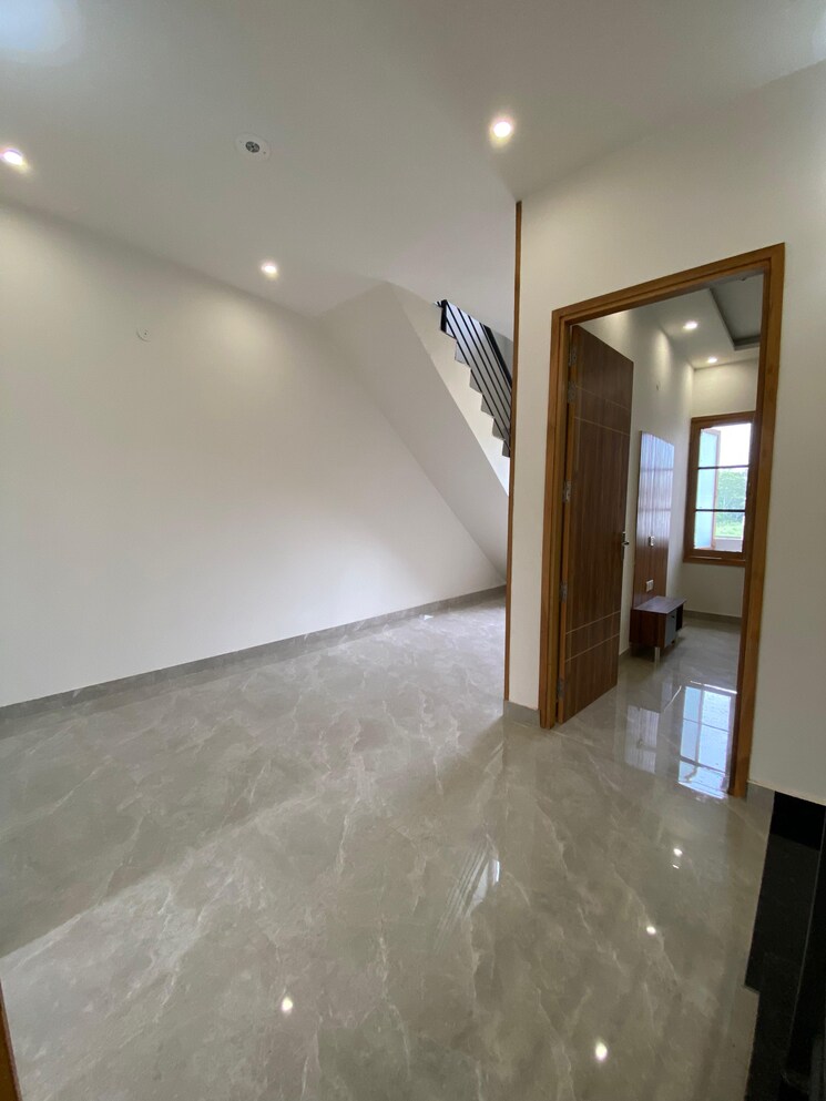 Room, dhakoli 3.5 Bedroom 100 Sq.Yd. Villa In Dhakoli Zirakpur 9219892