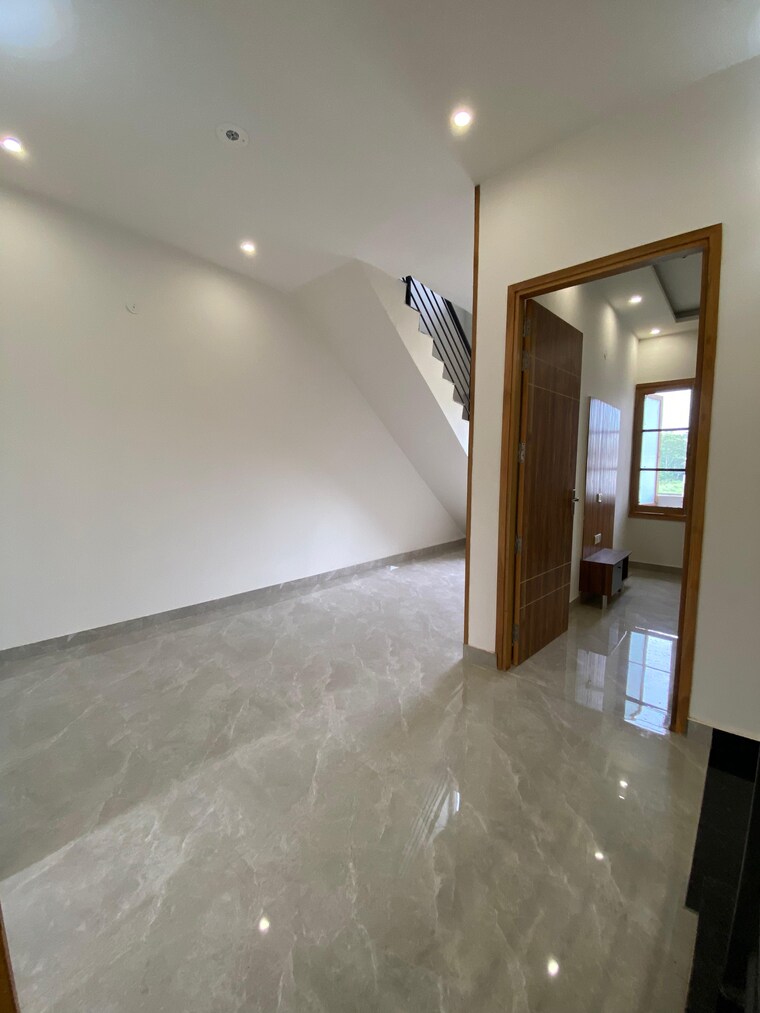 Room, dhakoli 3.5 Bedroom 100 Sq.Yd. Villa In Dhakoli Zirakpur 9219892