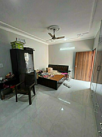 Living Room in 2.5 BHK Builder Floor at Sector 29 – for Rent