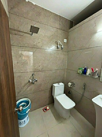 Bathroom in 2.5 BHK Builder Floor at Sector 29 – for Rent