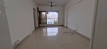 Room in 2 BHK Apartment at Silver Arch Eden woods, Andheri West – for Rent