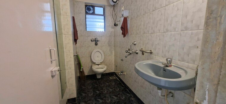 Bathroom, silver-arch-eden-woods 2 Bedroom 777 Sq.Ft. Apartment In Andheri West Mumbai 9219896