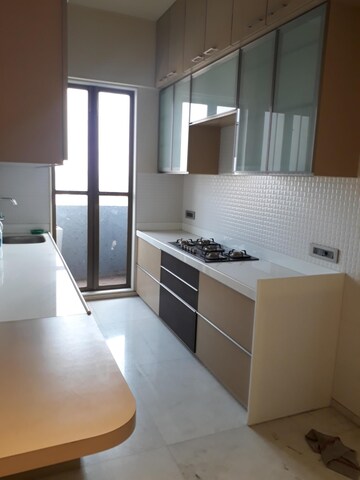 Team Area in 2 BHK Apartment at Dn Nagar – for Rent