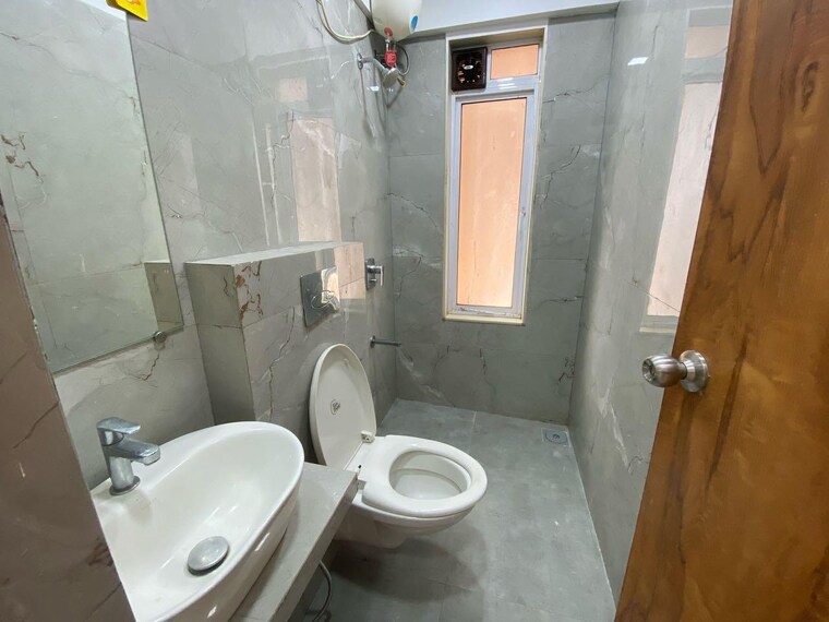 Bathroom, versova-heights 2 Bedroom 800 Sq.Ft. Apartment In Versova Mumbai 9219956