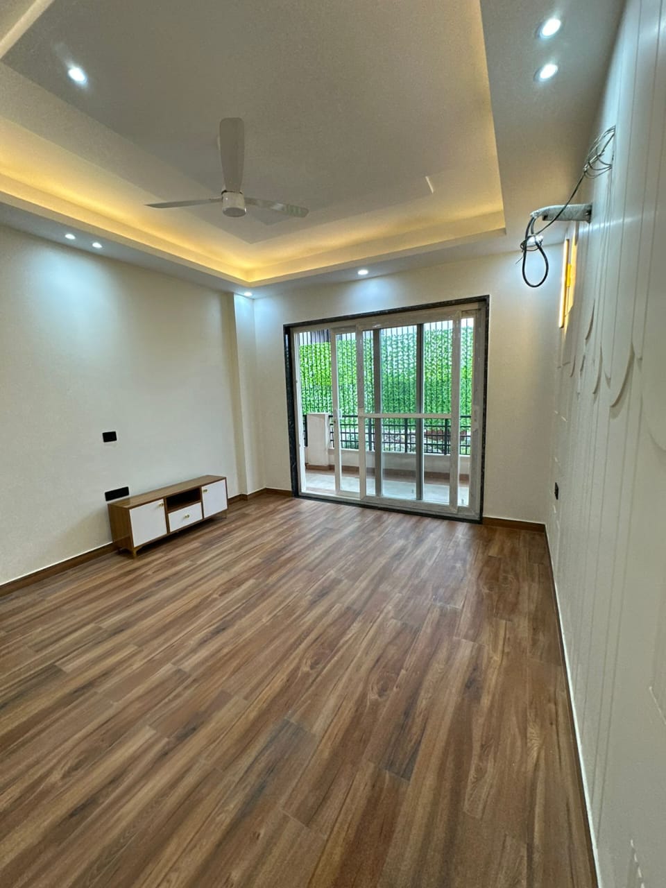 4 BHK + Servant Room 360 Sq.Yd. Builder Floor in Unitech South City II