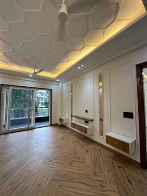 Room in 4 BHK Builder Floor at Unitech South City II, Sector 50 – for Sale