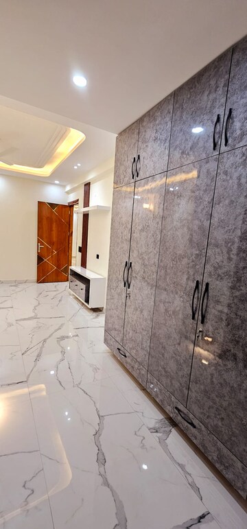 Bathroom in 4 BHK Builder Floor at Unitech South City II, Sector 50 – for Sale