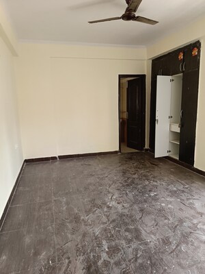 Room in 3 BHK Apartment at Gardenia Golf City, Sector 75 – for Sale