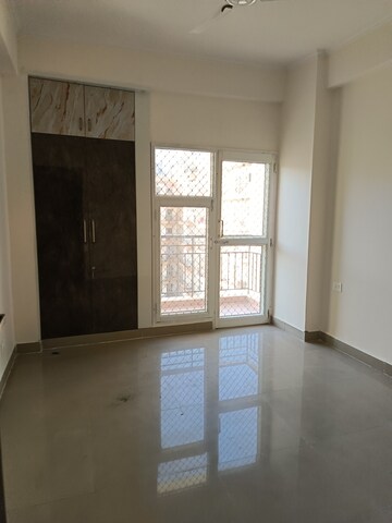 Room in 3 BHK Apartment at Gardenia Golf City, Sector 75 – for Sale