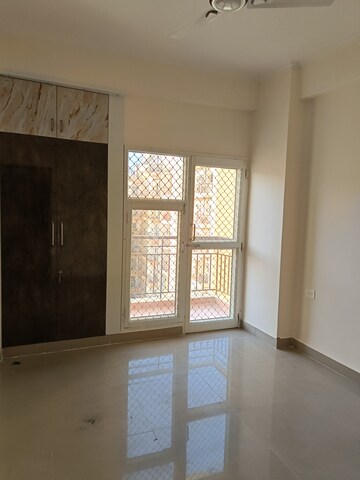 Room in 3 BHK Apartment at Gardenia Golf City, Sector 75 – for Sale
