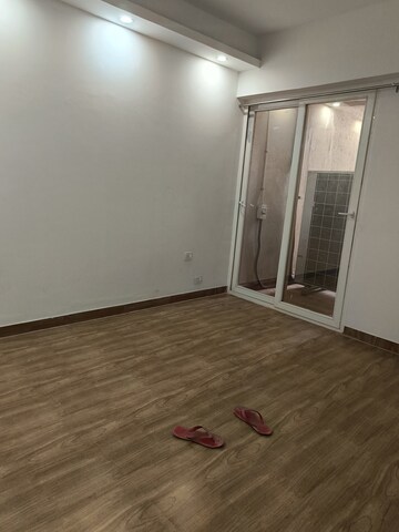 Room in 3 BHK Apartment at Supertech ORB, Sector 74 – for Rent