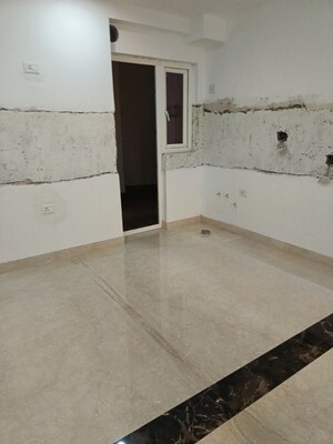 Room in 3 BHK Apartment at Supertech ORB, Sector 74 – for Rent