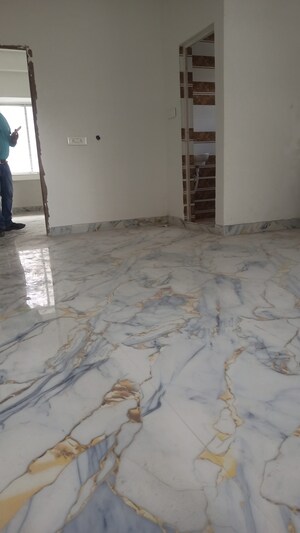 Room in 3 BHK Apartment at Kundan Plaza, Chinar Park – for Rent