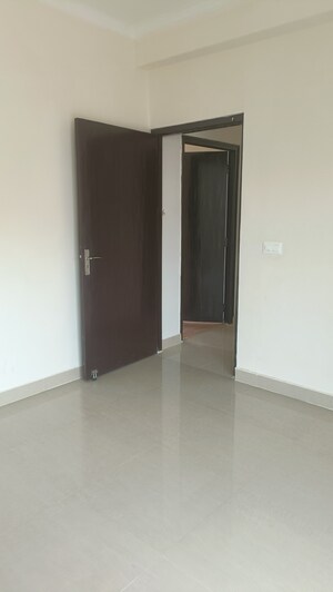 Room in 3 BHK Apartment at Amrapali Crystal Homes, Sector 76 – for Sale