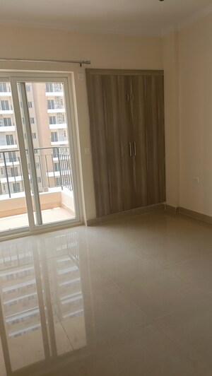 Room in 3 BHK Apartment at Amrapali Crystal Homes, Sector 76 – for Sale