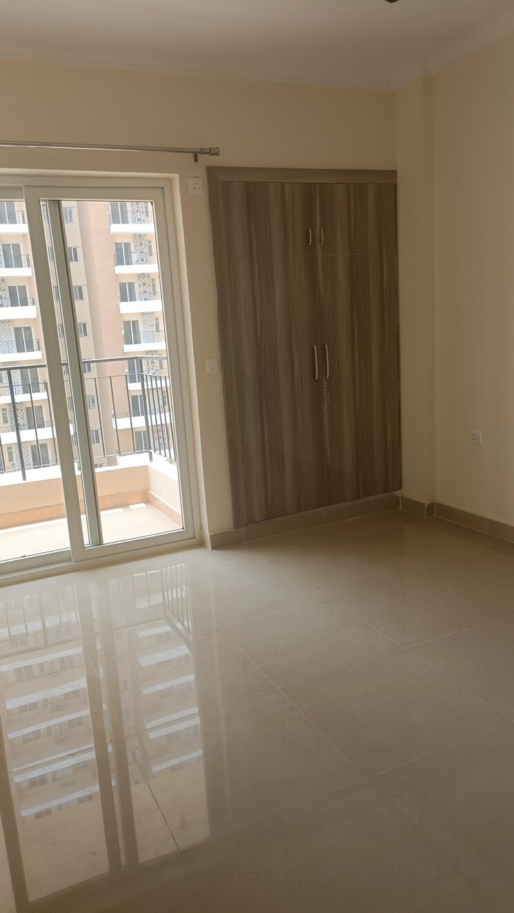 Room, amrapali-crystal-homes 3 Bedroom 1700 Sq.Ft. Apartment In Sector 76 Noida 9219986