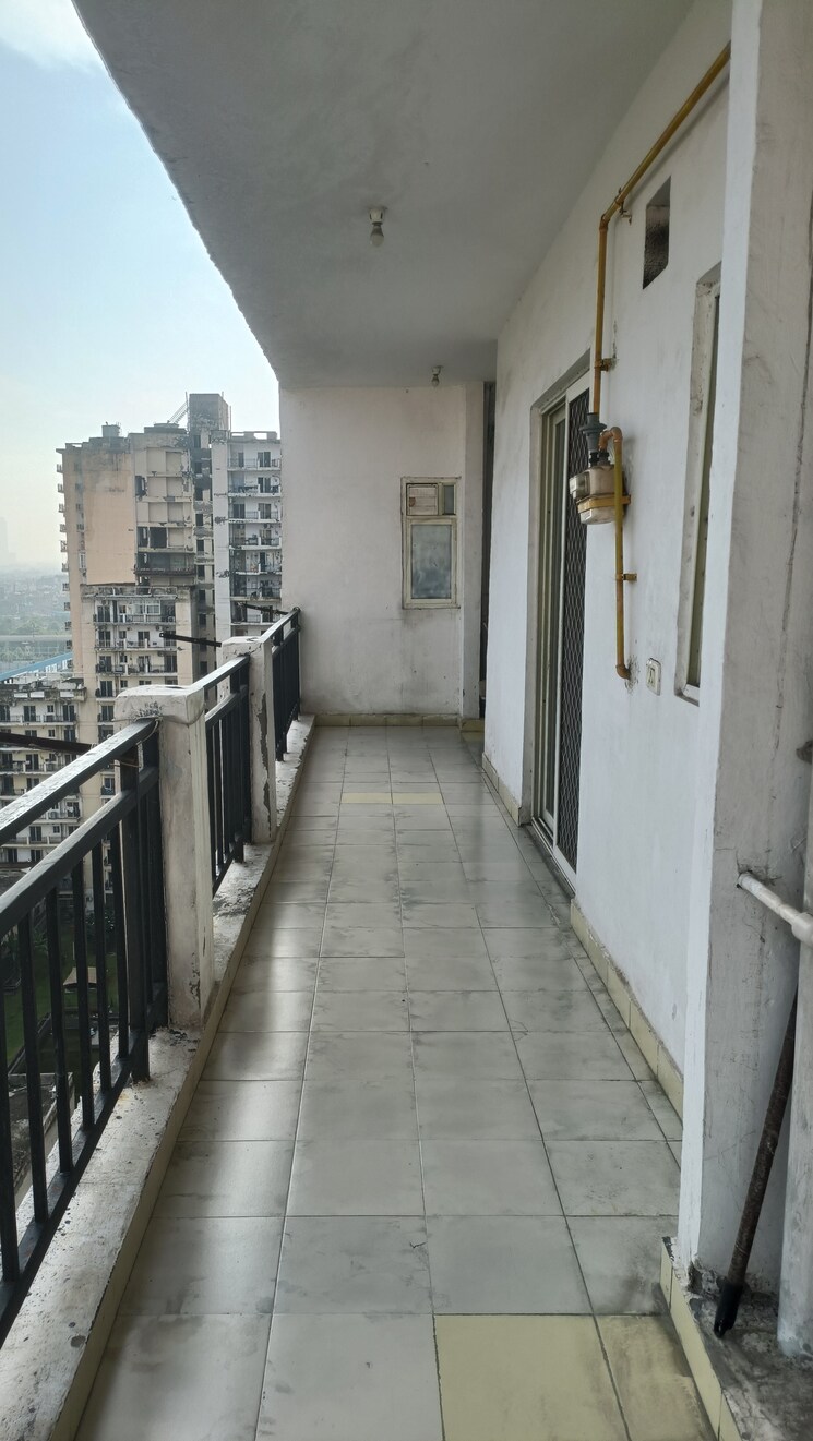 Balcony, amrapali-crystal-homes 3 Bedroom 1375 Sq.Ft. Apartment In Sector 76 Noida 9219990