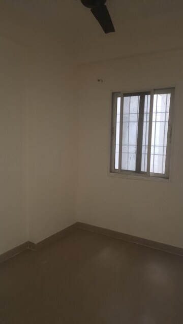 Room in 3 BHK Apartment at Amrapali Crystal Homes, Sector 76 – for Sale