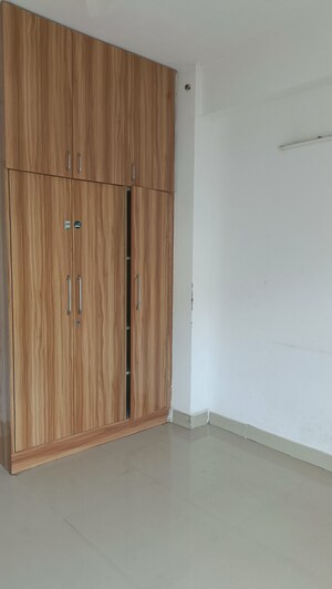 Room in 3 BHK Apartment at Amrapali Crystal Homes, Sector 76 – for Sale