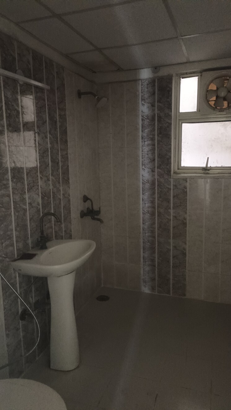 Bathroom, amrapali-crystal-homes 3 Bedroom 1375 Sq.Ft. Apartment In Sector 76 Noida 9219990