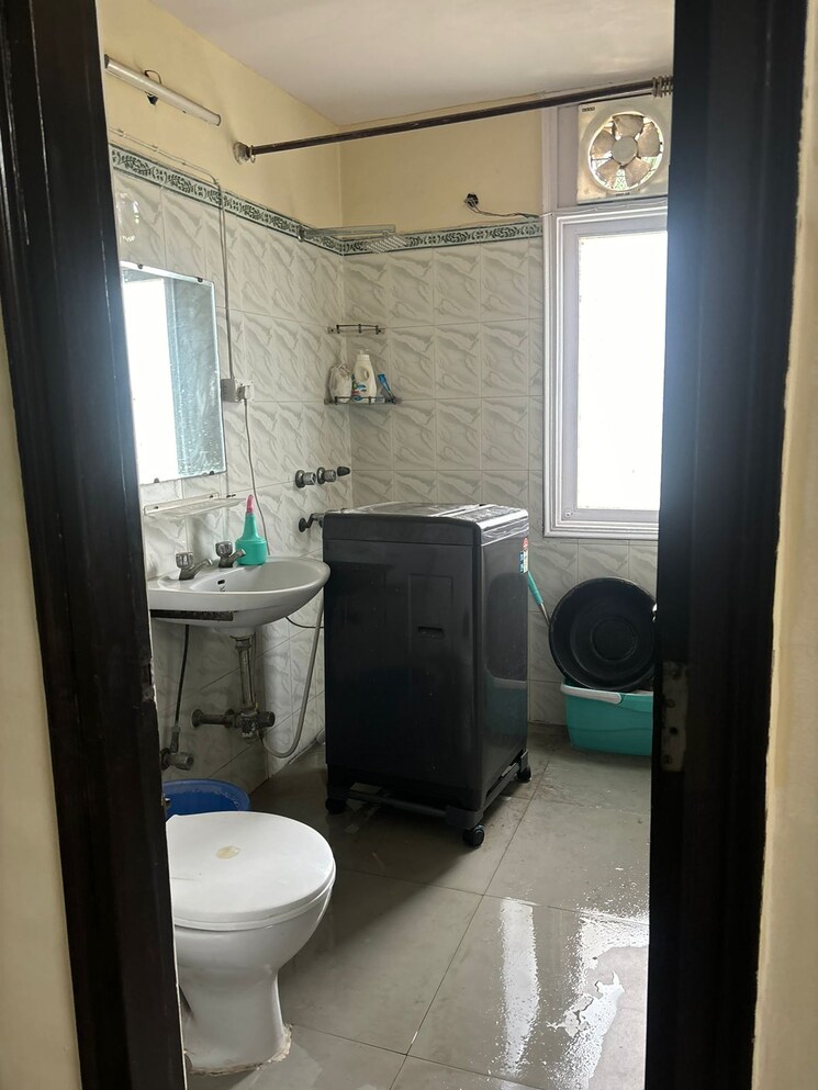 Bathroom, sector 21c 3 Bedroom 1350 Sq.Ft. Apartment In Sector 21c Faridabad 9219994
