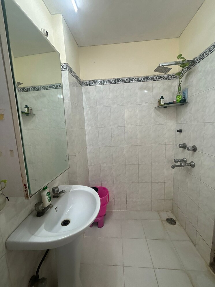 Bathroom, sector 21c 3 Bedroom 1350 Sq.Ft. Apartment In Sector 21c Faridabad 9219994