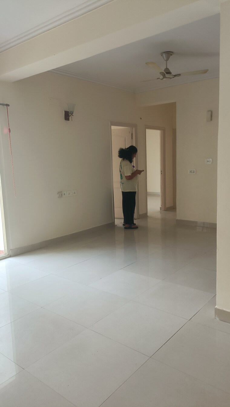 Room, amrapali-crystal-homes 3 Bedroom 1375 Sq.Ft. Apartment In Sector 76 Noida 9219992