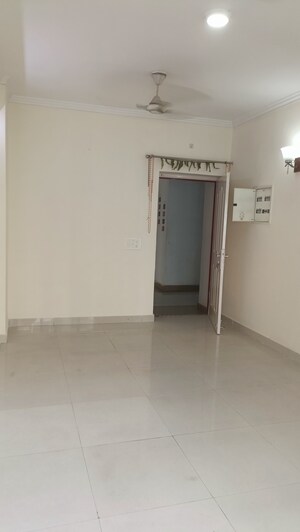 Room in 3 BHK Apartment at Amrapali Crystal Homes, Sector 76 – for Sale