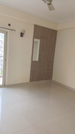 Room in 3 BHK Apartment at Amrapali Crystal Homes, Sector 76 – for Sale