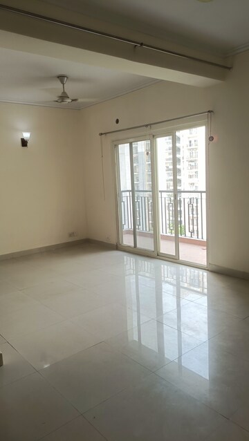 Room in 3 BHK Apartment at Amrapali Crystal Homes, Sector 76 – for Sale