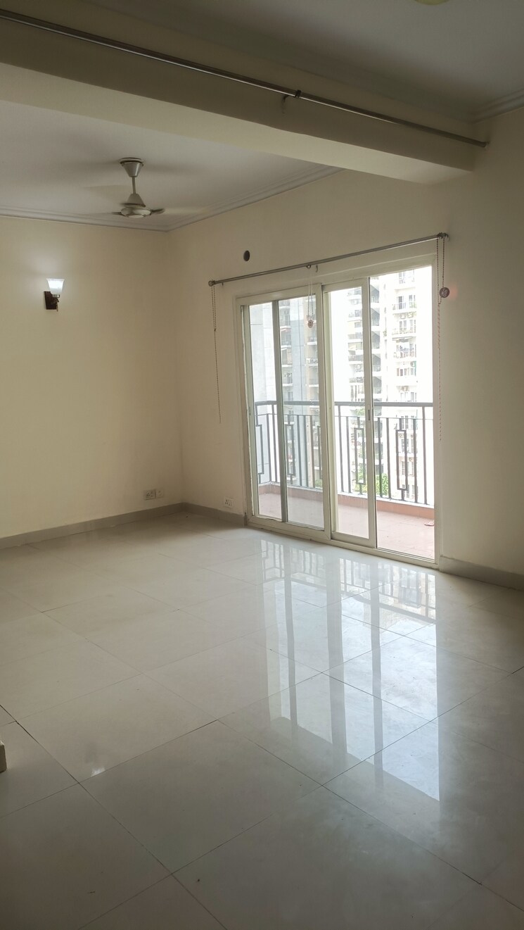 Room, amrapali-crystal-homes 3 Bedroom 1375 Sq.Ft. Apartment In Sector 76 Noida 9219992