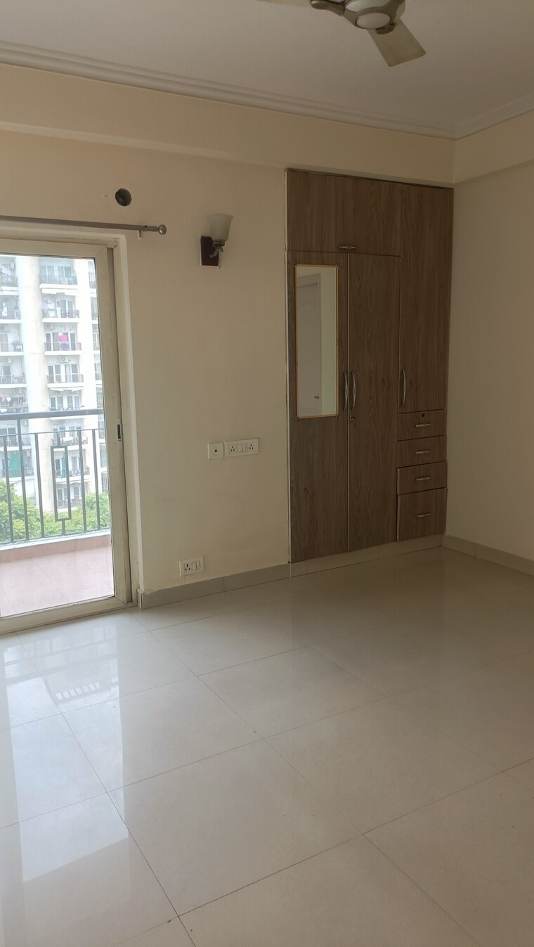 Room, amrapali-crystal-homes 3 Bedroom 1375 Sq.Ft. Apartment In Sector 76 Noida 9219992